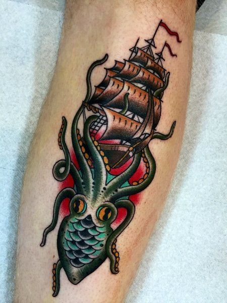 30 Incredible American Traditional Tattoo Designs - The Trend Spotter Kraken Tattoo, Squid Tattoo, Tato Flash, Tato Tradisional, Traditional Tattoo Inspiration, Pirate Tattoo, Traditional Style Tattoo, Key Tattoos, Octopus Tattoos