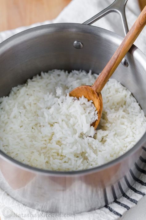 Learn how to cook rice perfectly every time. This is our go-to method to make fluffy white rice and it doesn't get any easier. No more gummy or hard rice! To cook rice on the stove, all you need is a medium saucepan with a tight-fitting lid. Freezing Cooked Rice, Cooked Rice Recipes, White Rice Recipes, Rice On The Stove, Creamy Chicken And Rice, Sweet And Spicy Chicken, Seared Chicken Breast, Cooking Jasmine Rice, Cheesy Chicken Broccoli