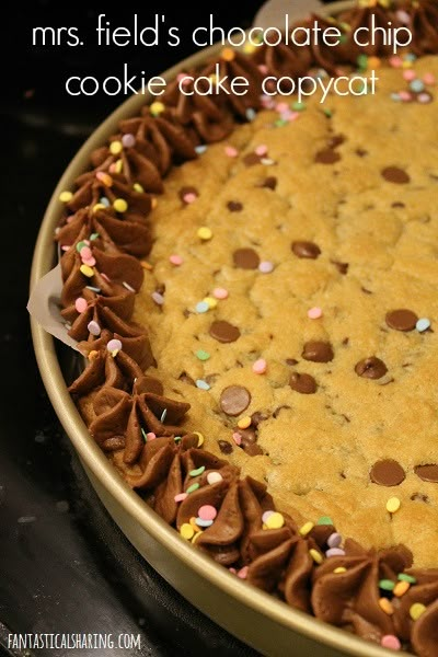 Mrs Fields Chocolate Chip Cookies, Giant Cookie Cake, Mrs Fields, Chocolate Chip Cookie Cake, Cookie Cake Recipe, Cookie Cakes, Chewy Chocolate Chip Cookies, Chewy Chocolate Chip, Köstliche Desserts