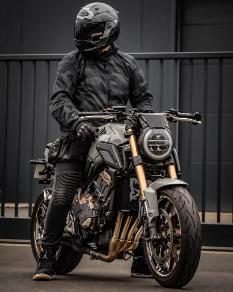 Honda Cb650r Custom, Custom Sport Bikes Motorcycles, Brat Motorcycle, Honda Cb650r, Tmax Yamaha, Custom Bikes Cafe Racers, Motorcycle Leathers Suit, Best Motorbike, Biker Photography