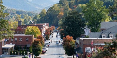 25+ Excellent Things to Do in Sylva and Dillsboro (+ Nearby) Sylva North Carolina, Sylva Nc, Western Carolina University, Western Nc, Nc Mountains, Bryson City, North Carolina Mountains, Blue Ridge Parkway, Smoky Mountain National Park