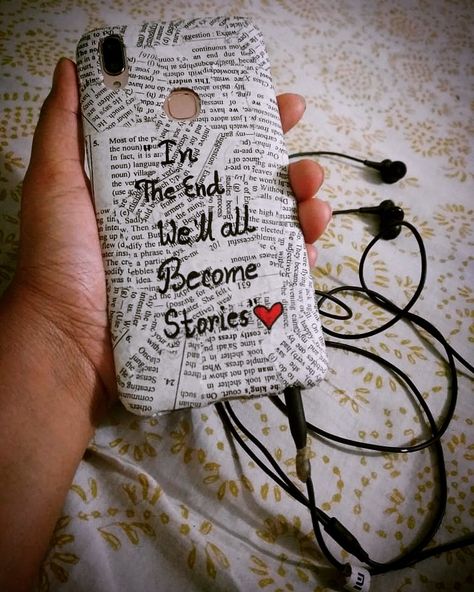 Diy phone case.. by using old newspaer Diy Phone, Diy Phone Case, Craft Projects, Phone Case, Phone Cases, Electronic Products