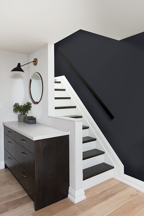 Minimalism Living, درج السلم, House Remodeling, Interior Design Your Home, Basement Stairs, Basement Makeover, Stair Case, Painted Stairs, Interior Stairs