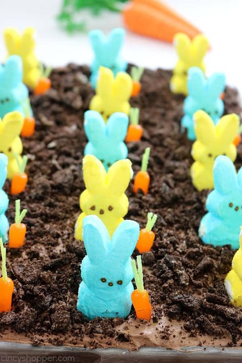 If you are needing an easy but delicious dessert for Easter, you will want to make this PEEPS Easter Garden Poke Cake. Super fun, colorful plus ...it's easy. #Easter #PEEPS Peeps Dessert, Peeps Cake, Easter Marshmallow, Easter Cake Recipes, Peeps Easter, Marshmallow Peeps, Easter Desserts Recipes, Garden Cakes, Easter Garden