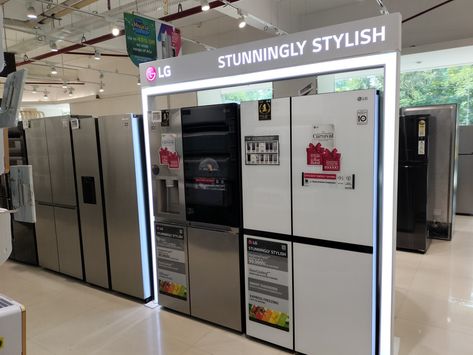 LG Refrigerator Lg Signature, New Refrigerator, Lg Refrigerator, Retail Space Design, Best Refrigerator, Refrigerator Lg, Side By Side Refrigerator, Retail Space, Side By Side