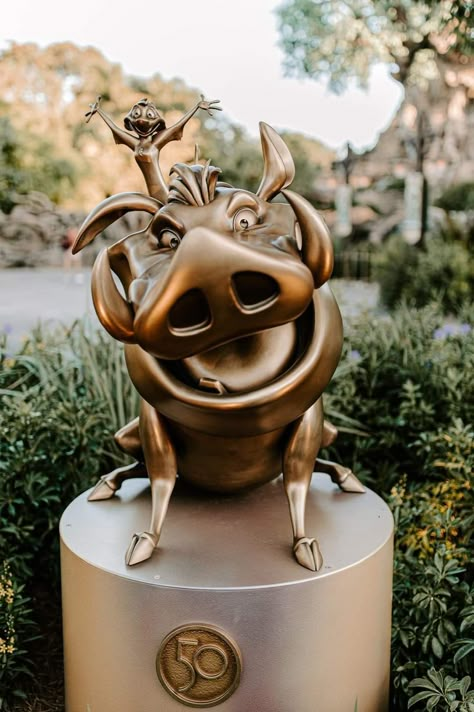 Disney Pfp, Disney Statues, Disney World Animal Kingdom, Magic Wallpaper, Disneyland And California Adventure, Disney Word, Disney Animal Kingdom, Disney Queens, Disney Gold