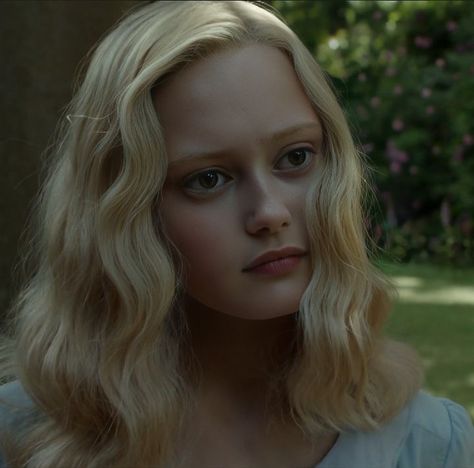 Emma From Miss Peregrines, Emma Bloom Icon, Emma Purnell, Ella Purnell Miss Peregrine, Emma Bloom, Ella Purnell, Peregrine's Home For Peculiars, Miss Peregrines Home For Peculiar, Miss Peregrine