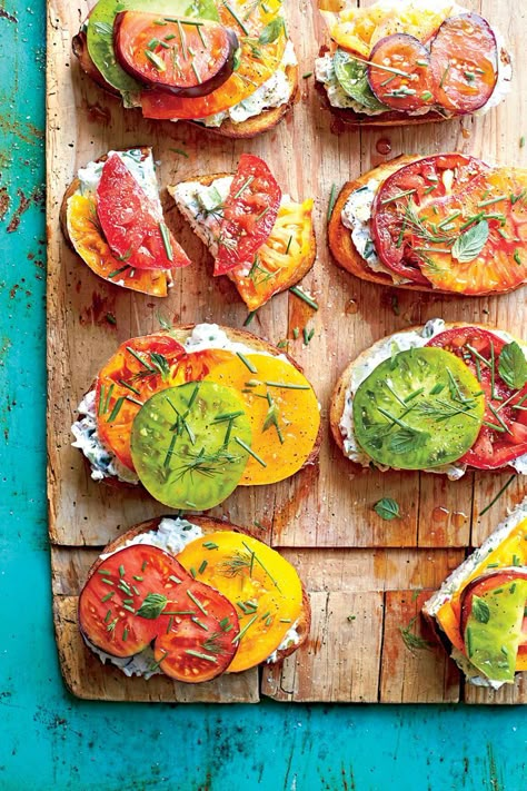 Open-Faced Tomato Sandwiches with Creamy Cucumber Spread Cucumber Spread, Tomato Sandwiches, Fresh Tomato Recipes, Farmers Market Recipes, Creamy Cucumbers, Cucumber Sandwiches, Toasted Bread, Tomato Sandwich, Summer Tomato