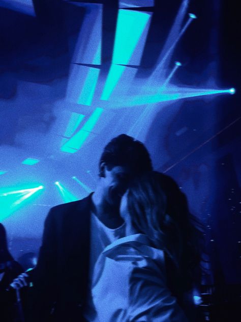 Couple Partying Aesthetic, Couple At Club Aesthetic, Night Club Couple Aesthetic, Club Dancing Couple, Couple In Club Aesthetic, Romantic Blue Aesthetic, Couple Dancing Aesthetic Party, Party Night Club Aesthetic Couple, Couple Dancing In Club