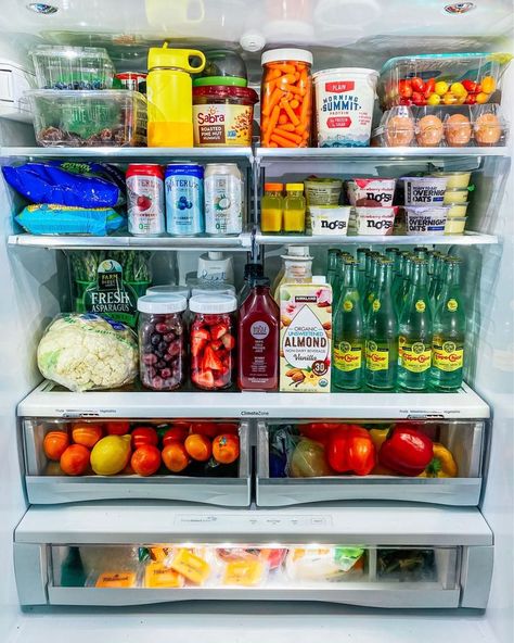 Healthy Fridge Aesthetic, Stocked Fridge Goals, Healthy Fridge Organization, Healthy Fridge Goals, Fridge Goals Healthy Food, Full Fridge Goals, Snacks Fridge, Aesthetic Fridge Organization, Fridge Healthy