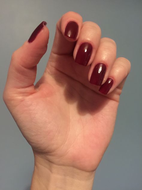 Deep red nails, CND Shellac- Oxblood ❤️ so classy so in the season 🍁 On my natural nail. Oxblood Nails, Deep Nails, Deep Red Nail Polish, Spring Short Nails, Red Tip Nails, Cute Red Nails, Almond Nails Red, Nail Designs Red, Chrome Nails Art