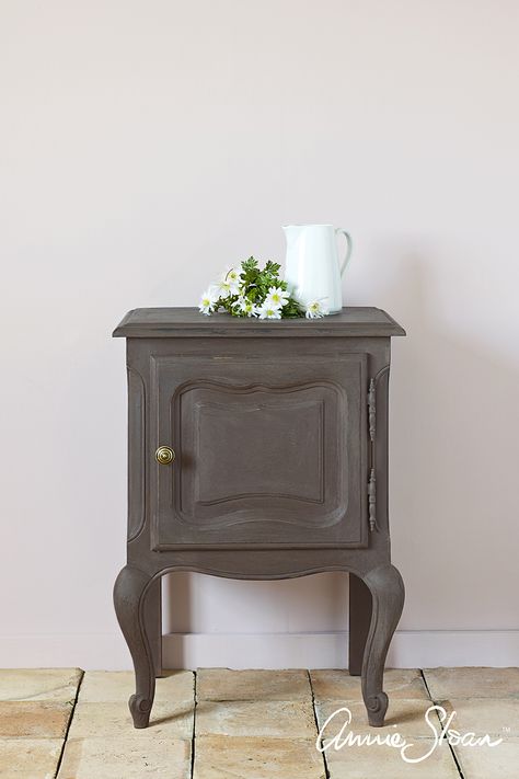 Side table cabinet painted with Chalk Paint® by Annie Sloan in Honfleur, a rich brown. Chalk Paint Wax, Chalk Paint Colors, Annie Sloan Paints, Paint Swatches, White Wax, Chalk Paint Furniture, Annie Sloan Chalk Paint, French Countryside, Paint Furniture