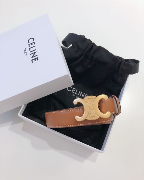 CELINE MEDIUM TRIOMPHE BELT IN NATURAL BROWN CALFSKIN TAN BELT 👉Available Now👈 ➡️DM for more details and Price ➡️Payment method PayPal ➡️Delivery all over the world 🌎 Tan Belt, Show Case, Fendi Belt, Natural Brown, Hand Bags, Bags Shoes, Designer Bags, Calf Skin, Belts