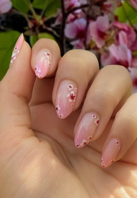 Japanese Flower Nails, Japanese Blossom Nails, Pink Flower Nail Art, Spring Nails Simple, Cherry Blossom Nails Design, Cottagecore Nails, Nail Ideas Spring, Cherry Blossom Nails Art, Blossom Nails