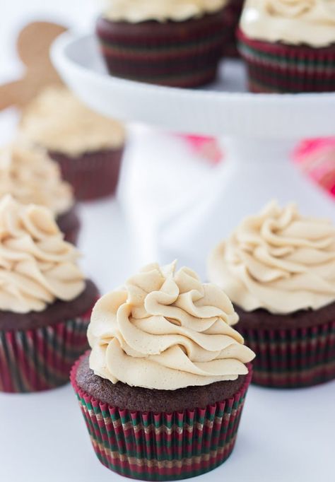 Gingerbread Latte Cupcakes with Molasses Buttercream Molasses Buttercream, Peanut Butter Buttercream Recipe, Gingerbread Latte Cupcakes, Peanut Butter Frosting Recipe, Wine Cupcakes, Chocolate Cupcakes Moist, Gingerbread Latte, Peanut Butter Frosting, Best Peanut Butter