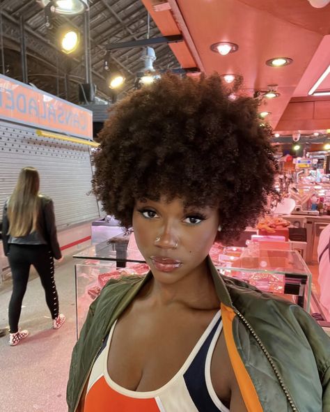 bev_the_best Black Women With Afros, 4c Hair Goals, 4c Afro Hairstyles, Short Afros, Natural Hair Black Women, Afro Inspiration, Afro Black Women, 4c Afro, Type 4 Hair