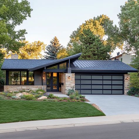 Charcoal Roof House Colors, Midcentury Ranch Exterior, Rambler House Exterior, Renovated Ranch House, Ranch Style Home Remodel, California Ranch Style Homes, Modern Ranch Style Homes, Ranch Style Decor, Ranch House Floor Plans