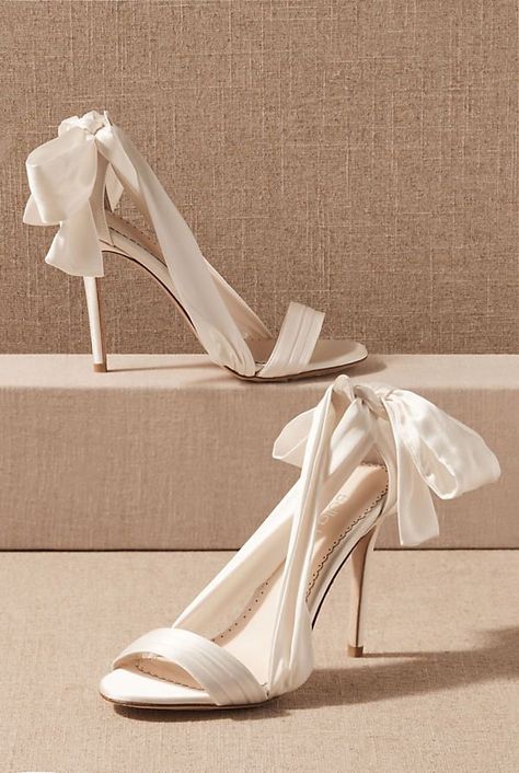 Pencil Heels, Fun Wedding Shoes, Nice Night, Fancy Heels, Designer Wedding Shoes, Bridal Shoe, Heels Aesthetic, Wedding Shoes Bride, Classic Clothing