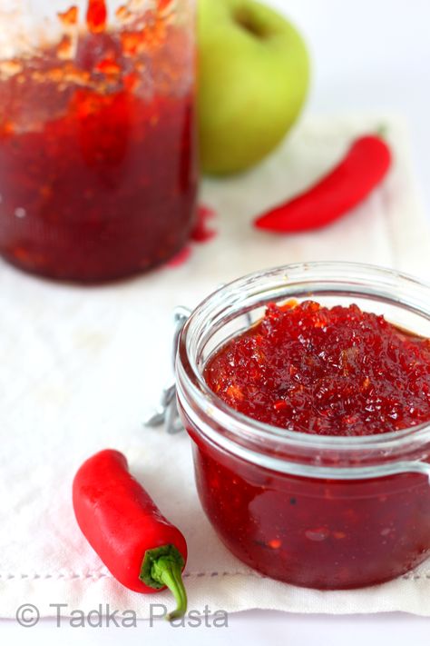 Red Hot Pepper Jelly - only five ingredients, and no pectin required. Stuff Pepper, Pepper Jelly Recipe, Fresno Peppers, Pepper Jelly Recipes, Fresno Chili, Red Pepper Jelly, Jalapeno Jelly, Water Crackers, Hot Pepper Jelly