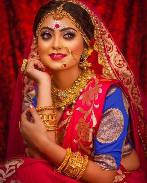 Bengali Wedding Photography, Hindu Wedding Ideas, Bengali Fashion, Saraswati Mata, Wedding Day Poses, Brides Sister, Amazing Dp, Poses Bride, Bridal Makeup Images