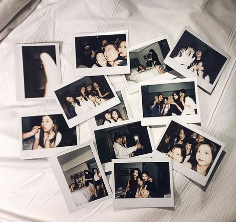 Polaroids With Friends, Korean Polaroid, White Room Decor Bedroom, Polaroid Pics, Yellow Aesthetic Pastel, Instax Photos, Korean Best Friends, Cute Camera, 사진 촬영 포즈