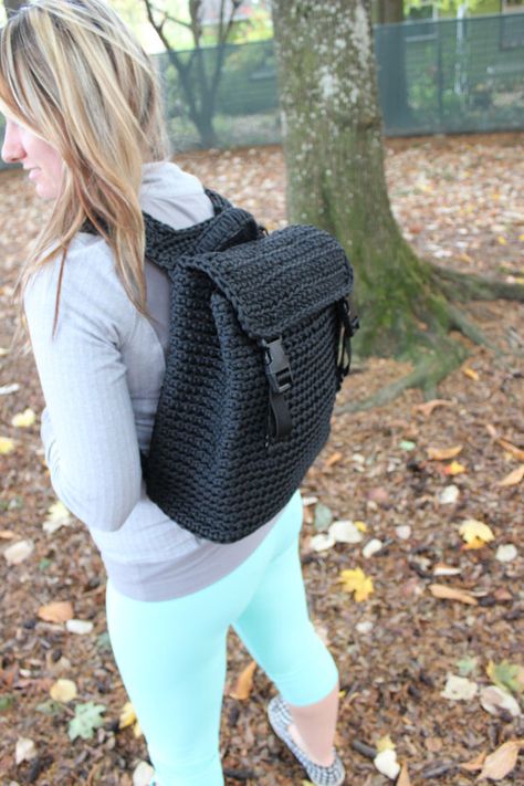 Paracord Bag, Black Crochet Bag, Backpack Camping, 550 Cord, Crochet Backpack, Paracord Projects, Camping Items, Crochet Bags Purses, Macrame Bag