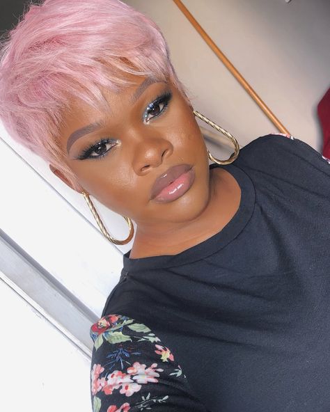 Pink pixie cut Light Pink Pixie Cut, Pink Pixie Cut Black Women, Pink Pixie Haircut, Pink Pixie Cut, Pink Haircut, Pixie Cut Curly Hair, African American Women Hairstyles, Pink Pixie, Platinum Pixie