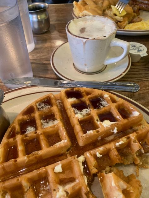 Fall Diner Aesthetic, Cozy Diner Aesthetic, Waffles Aesthetic, Diner Aesthetic, Coffee Winter, Rory Gilmore, We Fall In Love, Winter Aesthetic, Cozy Fall