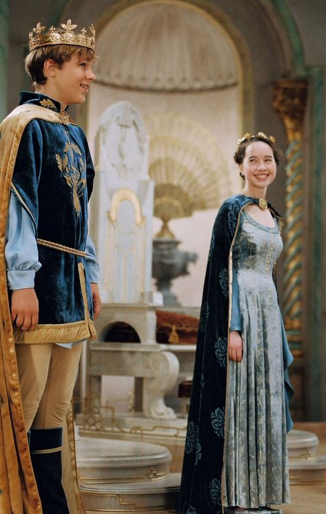 Click to Close Queen Susan, Narnia Costumes, Cair Paravel, Narnia Movies, Susan Pevensie, Peter Pevensie, Lucy Pevensie, Anna Popplewell, Narnia 3