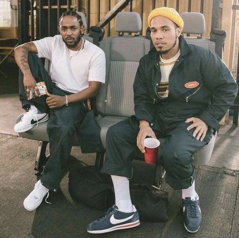 Kdot Kendrick Lamar, Kendrick Lamar Fits, Black Cargo Pants Outfit Street Style Men, Kendrick Lamar Fashion, Nike Cortez Outfit Men, Kendrick Lamar Outfits, Black Cargo Pants Outfit Street Style, Cargo Pants Outfit Street Style, Nike Cortez Outfit