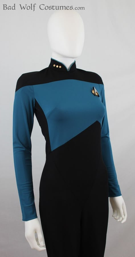 Star Trek Costume Women, Spock Costume, Futuristic Uniform, Wolf Costumes, Trek Outfits, Star Trek Dress, Star Trek Outfits, Star Trek Oc, Star Trek Christmas