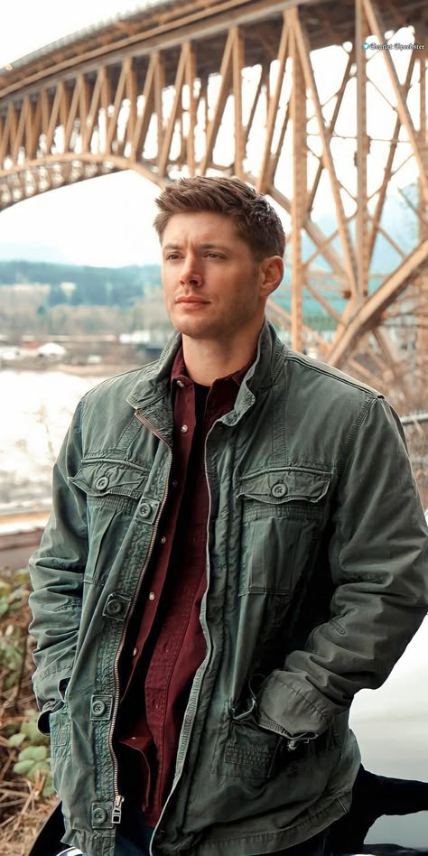 Dean Winchester Green Jacket, Dean Winchester Fashion, Dean Winchester Clothes, Dean Winchester Style, Din Winchester, Dean Winchester Outfit, Dean Winchester Wallpaper, Supernatural Season 2, Supernatural Fashion