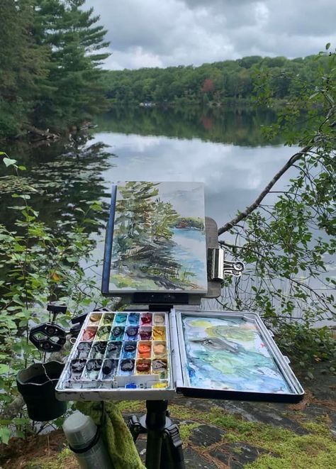 The Best Palettes for Plein Air Painting - OutdoorPainter Watercolour Paint Palette, Painting Artist Aesthetic, Traveling Artist Aesthetic, Watercolour Plein Air, Painter Studio Aesthetic, Watercolor Plein Air Setup, Outdoor Painting Aesthetic, Plein Air Setup, Plein Air Sketch