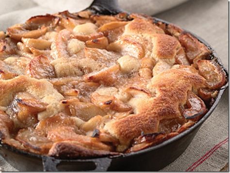 King Arthur's Apple Skillet Cake Apple Skillet, Skillet Desserts, Cast Iron Skillet Cooking, Skillet Cake, Iron Skillet Recipes, Dutch Oven Cooking, King Food, Cast Iron Skillet Recipes, Dutch Oven Recipes