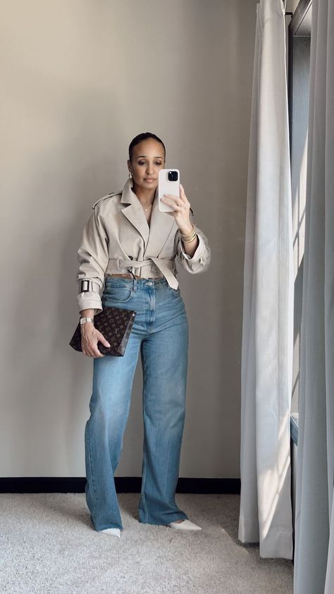 Tan cropped trench coat, wide leg blue denim jeans, louis vuitton clutch purse, white sling back heels Cropped Jacket Outfit, Wide Leg Jeans Outfit, Classy Casual Outfits, Stylish Work Outfits, Favorite Season, Casual Chic Outfit, Wardrobe Basics, Fall Fashion Outfits, Lookbook Outfits