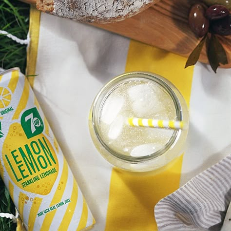 cinemagraphs for Lemon Lemon on Behance Design Ads Creative, Lemon Beer, Gif Ideas, Learn Cake Decorating, Sparkling Lemonade, Juicy J, Lemon Drink, 7 Up, Fresh Lemonade