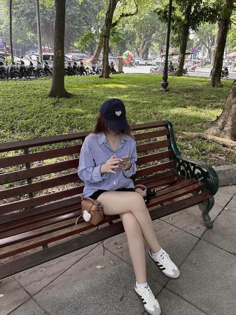 Park Date Outfit Ideas, Tita Outfit Ideas, Theme Park Outfit Ideas, Simple Korean Outfits, Theme Park Outfits, Ootd Poses, Neat Casual Outfits, Simple Casual Outfits, Simple Style Outfits