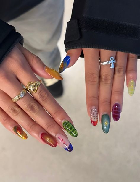 Funky Trendy Nails, Unconventional Nails, Eclectic Nail Designs, Zoifishh Nails, Funky Nails Almond, Kali Uchis Nail Ideas, Artsy Nails Designs, Kali Uchis Nails, Girl Nail Designs