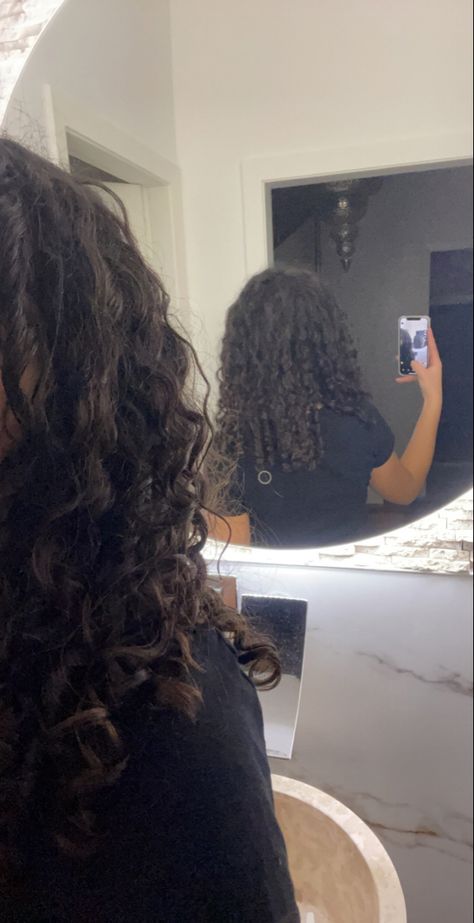 Curly Hair Snap, Sza Quotes, Hair Mirror, Brown Curls, Brown Curly Hair, Curly Hair Photos, Curly Hair Inspiration, Curly Girl Hairstyles, Long Black Hair