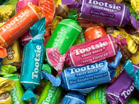 Tootsie Roll Fruit Midgees Bulk Candy Store, Vanilla Fruit, Fruit Chews, Penny Candy, Types Of Candy, Nostalgic Candy, Fruit Roll, Tootsie Roll, Chewy Candy