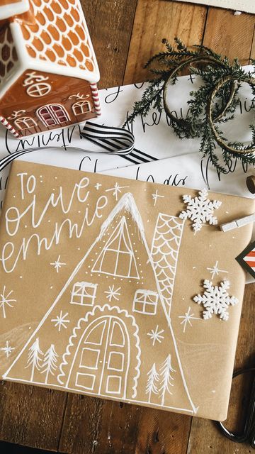 Christmas Wrapping Drawing Brown Paper, Christmas Wrapping Kraft Paper, Wrapping Paper Design Ideas, Drawing Wrapping Paper, Drawing On Christmas Wrapping, Kraft Wrapping Paper Ideas Christmas, Homemade Wrapping Paper Christmas, Diy Christmas Wrapping Paper Ideas, Gingerbread Wrapping Ideas