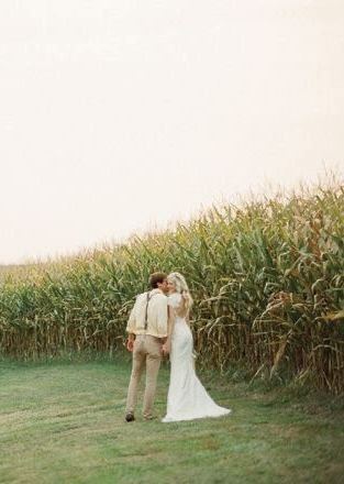 Corn Field Wedding Photography, Corn Wedding, Cornfield Wedding, Wedding Group Photos, Autumn Weddings, Corn Field, Field Wedding, Autumn Rose, Wedding Themes Fall