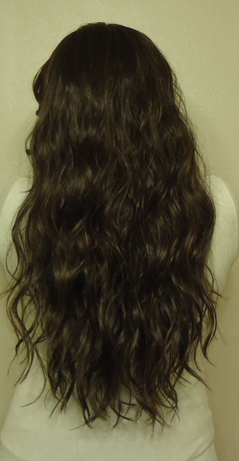 Haircuts For Naturally Wavy Hair Long Layers, Long Messy Wavy Hair, Wavy Hair Brunette, Natural Wavy Brown Hair, Natural Wavy Black Hair, Natural Loose Wavy Hair, Natural Long Wavy Hair, Silky Wavy Hair, Natural Wavy Hair Aesthetic