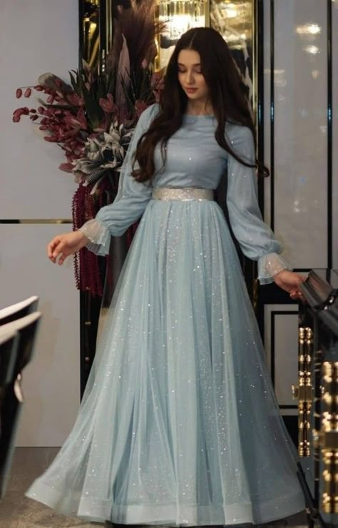 Lengha Designs, Queen Of My Heart, Party Wear Gowns, Long Gown Design, Simple Frocks, Lehenga Designs Simple, Pakistani Fancy Dresses, Girls Frock Design, Indian Dresses Traditional