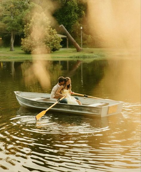 Romance Novel Photoshoot, Rowboat Couple Photoshoot, Couple Boat Photoshoot, Pond Couples Photoshoot, Rowboat Photoshoot, Dreamy Relationships, Canoe Photoshoot, Novel Scenes, Canoe Pictures