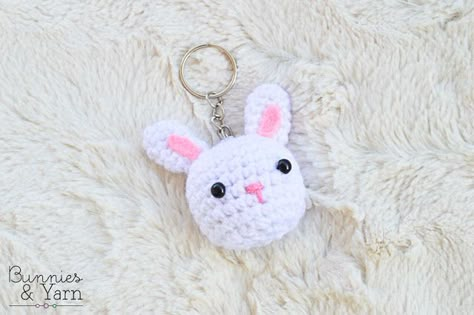 Free Crochet Pattern: Rabbit Keychain Rabbit Patterns, Appliques Au Crochet, Bunny Patterns, Rabbit Keychain, Rabbit Crochet, Amigurumi Rabbit, Keychain Pattern, Keychain Crochet, Crochet Cat Pattern