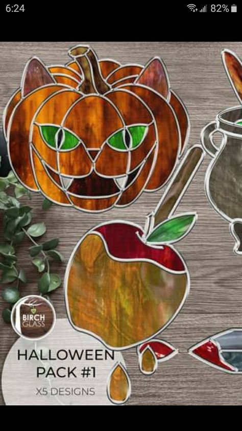 Halloween Stained Glass Ideas, Halloween Stained Glass Patterns, Stained Glass Designs Templates, Stained Glass Halloween Patterns, Fall Suncatchers, Stained Glass Templates, Stained Glass Halloween, Halloween Templates, Glass Craft