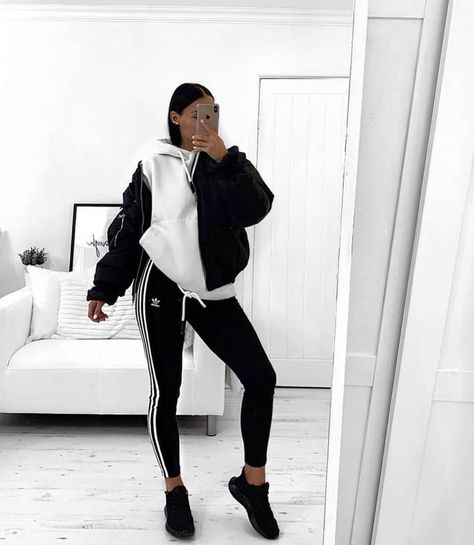 #Outfits #Super cute #Hot #fashion #whattowear #Fashionlover #Streetstyle #totallook #Outfit_of_the_day #Stylist #Cold #Fitness_Outfit #Casual_Outfit Adidas Leggings Outfit, Legging Adidas, Adidas Leggings, Leggings Outfit, Legging Outfits, Lazy Outfits, Fashion Blogger Style, Looks Black, Instagram Outfits