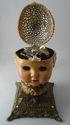 Jewelry/Trinket Box made with a doll head. Object Sculpture, Assemblage Art Dolls, Doll Museum, Tiny Art, Object Art, Bone Art, Gothic Design, Found Object Art, Tin Art