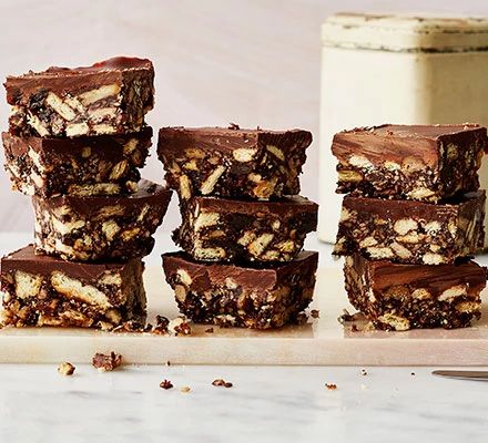 Chocolate Tiffin Recipe, Savory Granola, Fridge Cake, How To Temper Chocolate, Tiffin Recipe, Chocolate Crunch, Bbc Good Food, Golden Syrup, Chocolate Bark